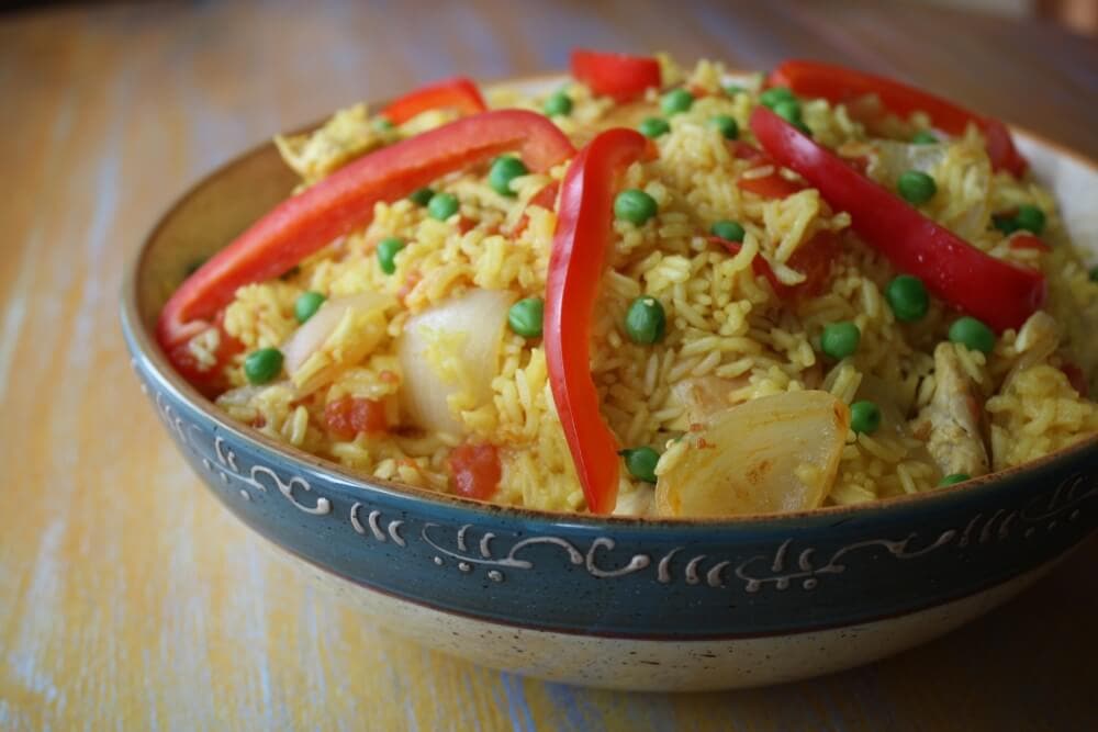 Arroz Con Pollo (Spanish Rice with Chicken) - TheTravelBite.com