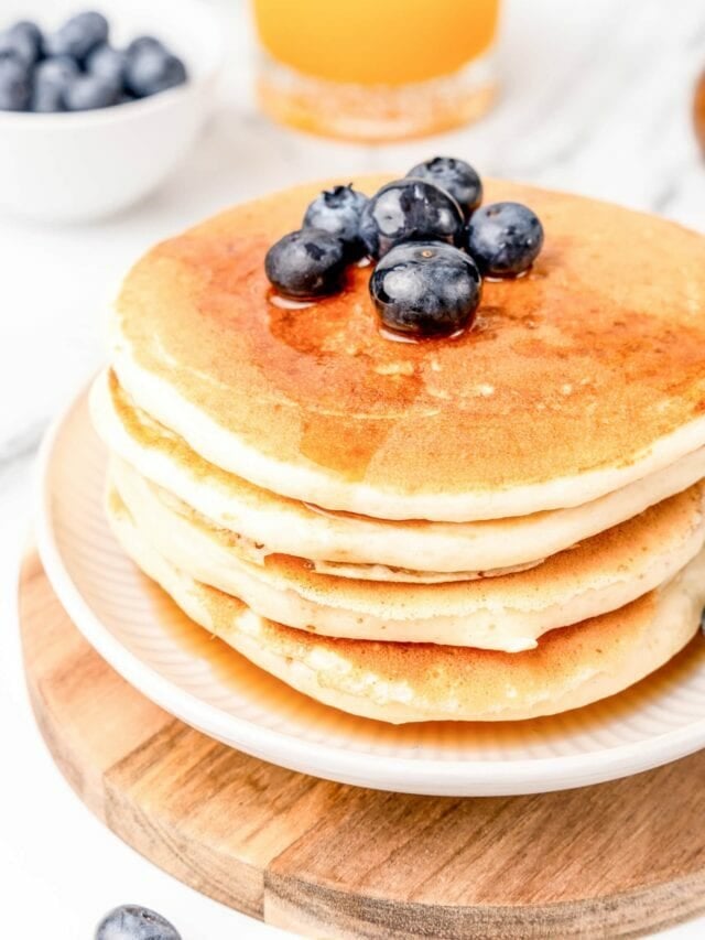 Easy and Fluffy Homemade Pancakes