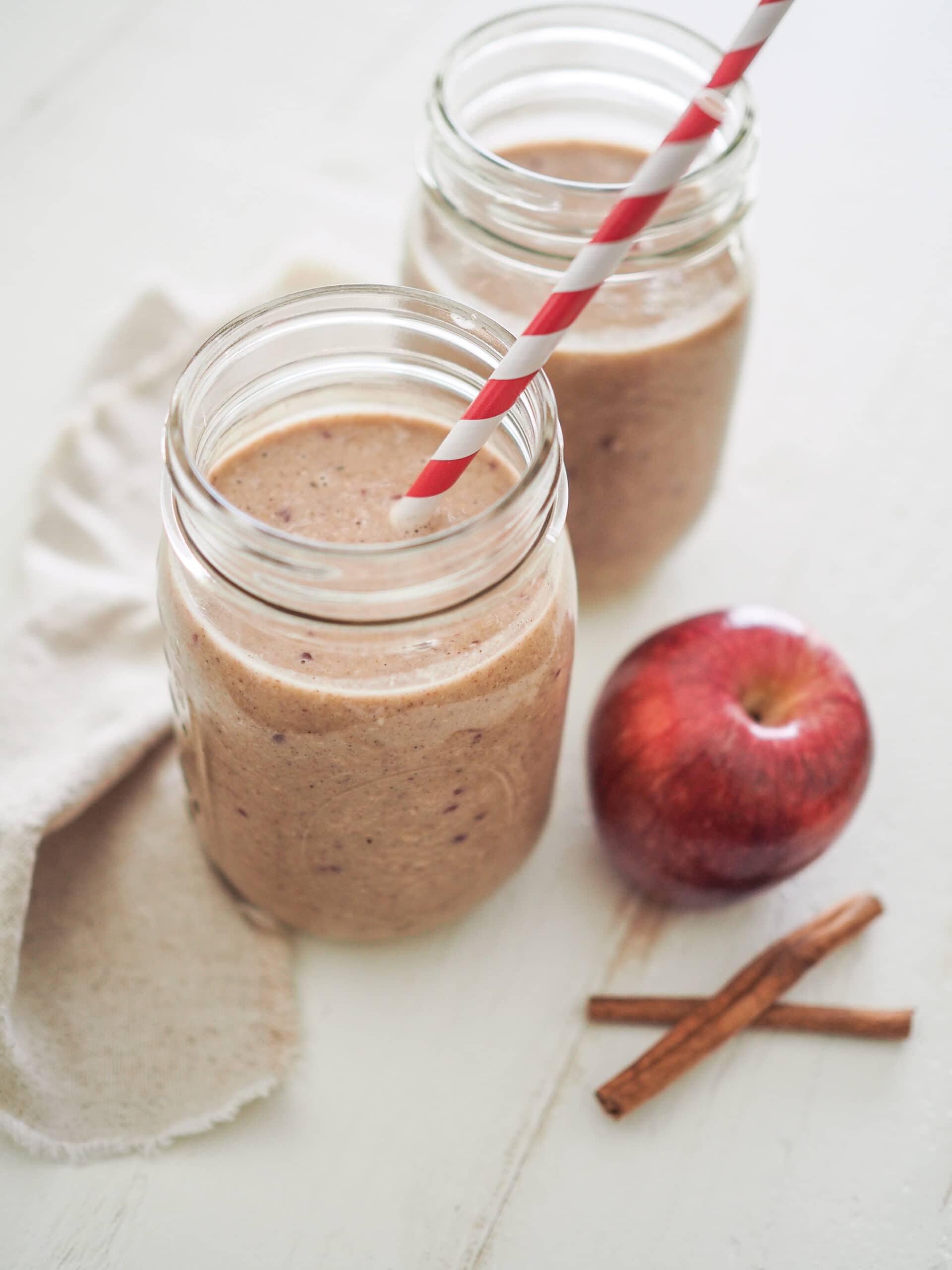 Autumn Apple Smoothie Recipe – The Travel Bite