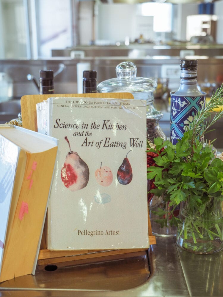 Artusi's cookbook: Science In The Kitchen and the Art Of Eating Well