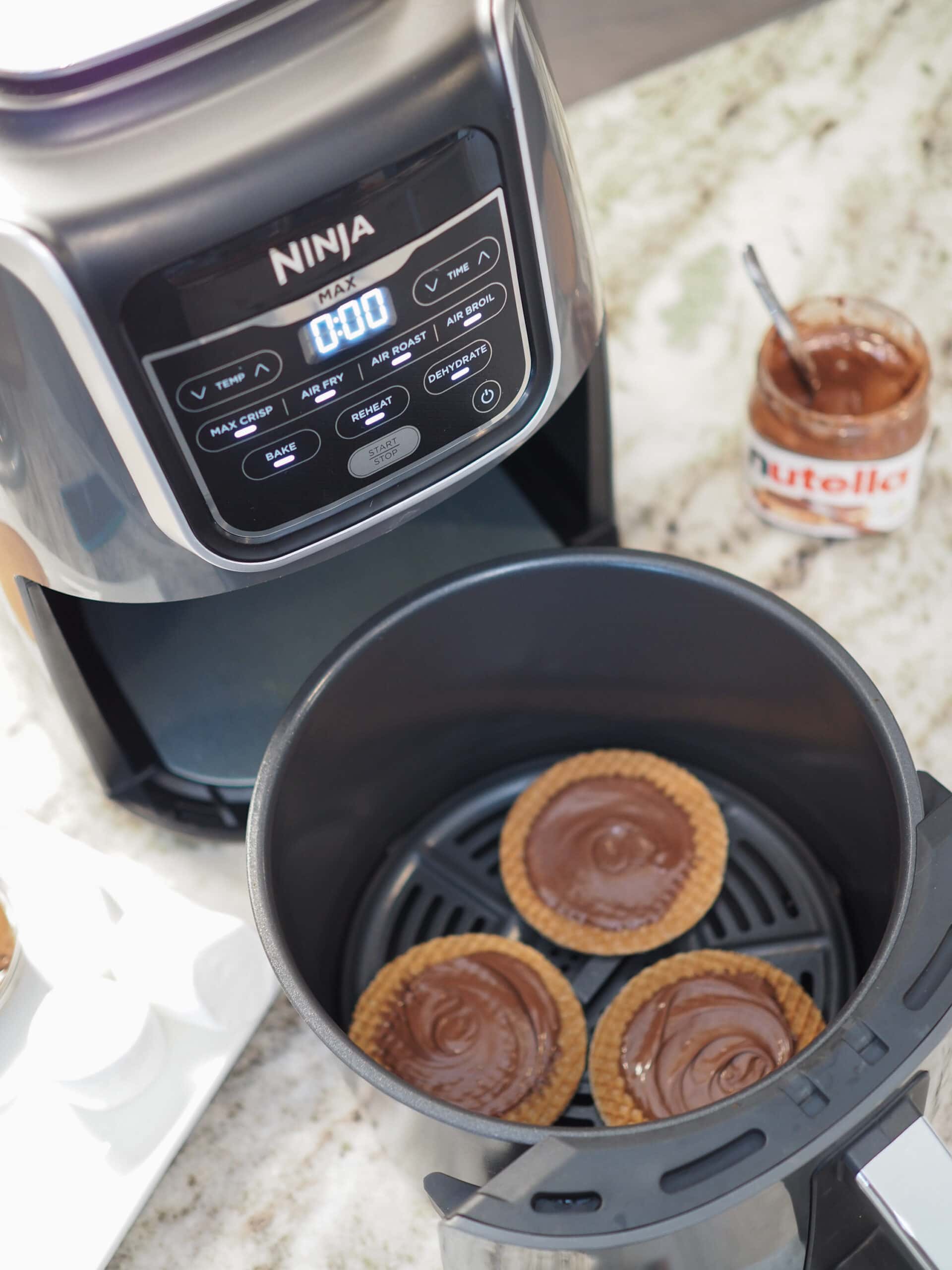 Easy Air Fryer S'mores – The Travel Bite