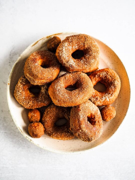 https://thetravelbite.com/wp-content/uploads/2022/09/Apple-Cider-Air-Fryer-Donuts-TheTravelBite.com-44-scaled-540x720.jpg