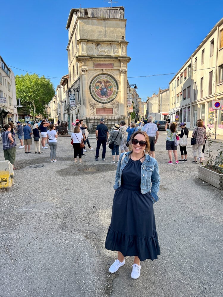 A stop at the entrance of the city of Arles to view Amédée Pichot fountain.