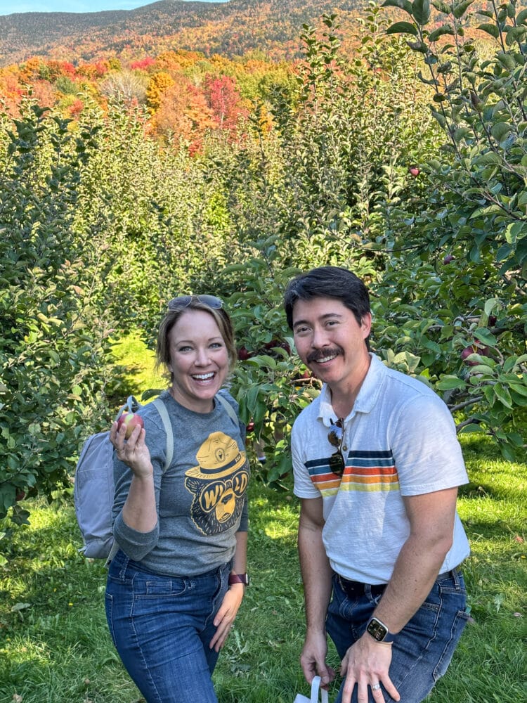 Rachelle and Pete apple picking