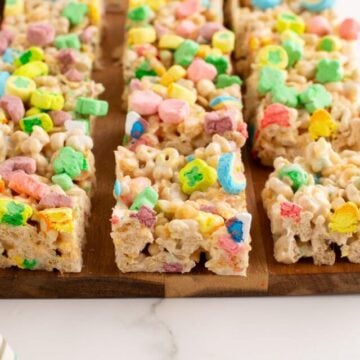 cropped-lucky-charms-rice-krispie-treats-The-Travel-Bite-12.jpg