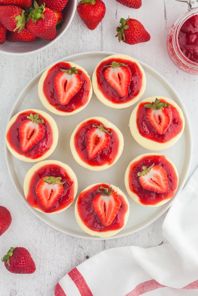 EASY Strawberry Cheesecake Bites – The Travel Bite