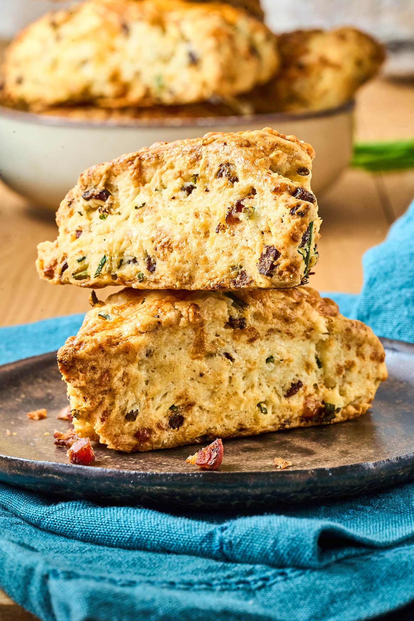 Bacon Cheddar Scones – The Travel Bite