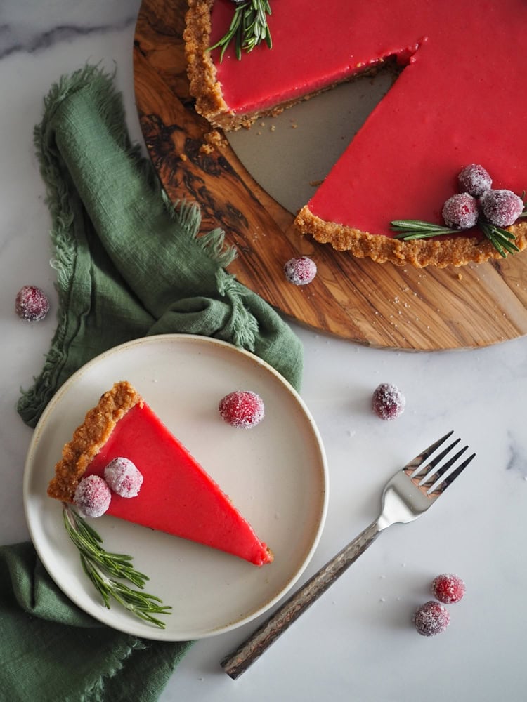 Cranberry tart serving