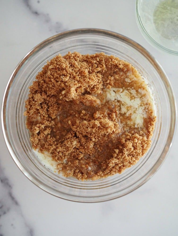 Mixing butter with stroopwafel crumbs