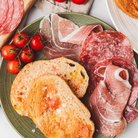 Pa Amb Tomaquet (Spanish Tomato Bread)