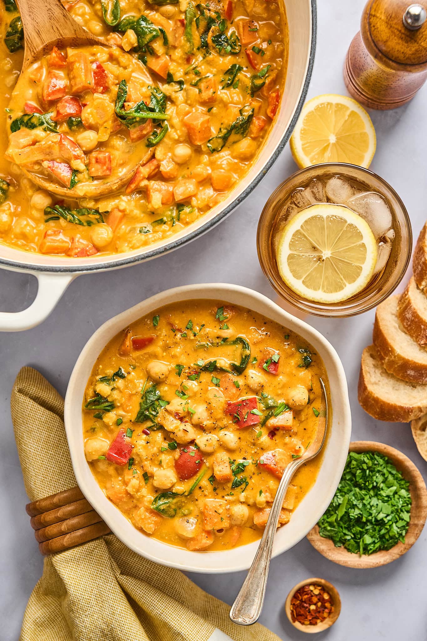 Stew creamy chickpeas with lemon and flavour (ready in 30 minutes!)