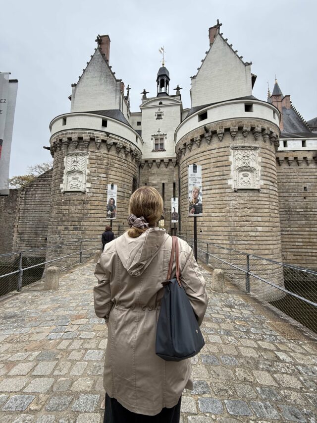 Rachelle standing in front of the castle of Brittany in Nantes