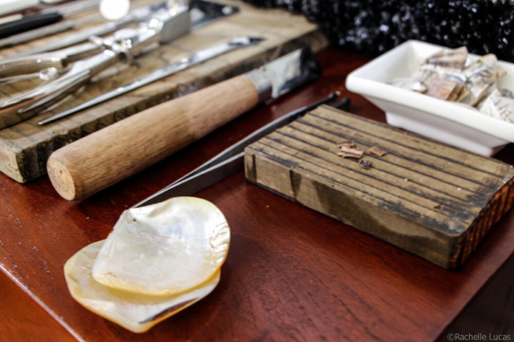 tools to make jewelry with black pearls and seashells