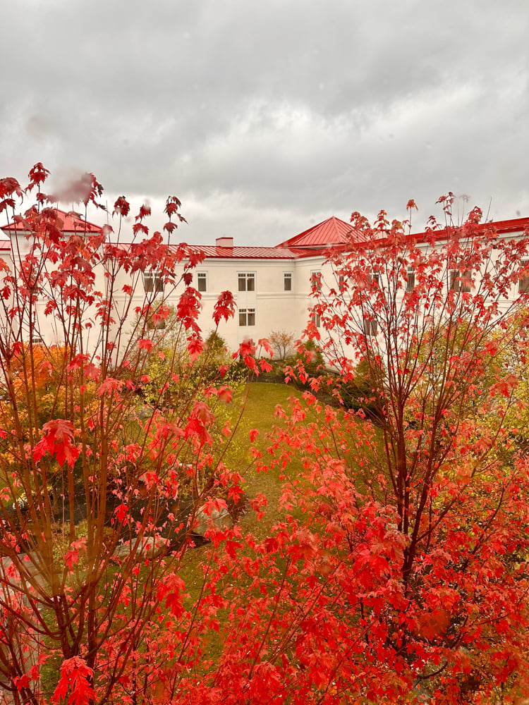 red fall foliage at the Omni during a New Hampshire fall road trip