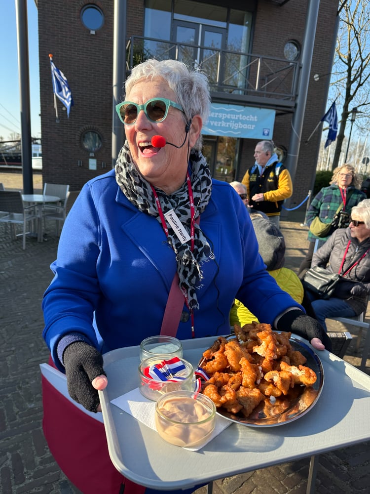 woman serving fried pollock near the harbor in Enkhuizen